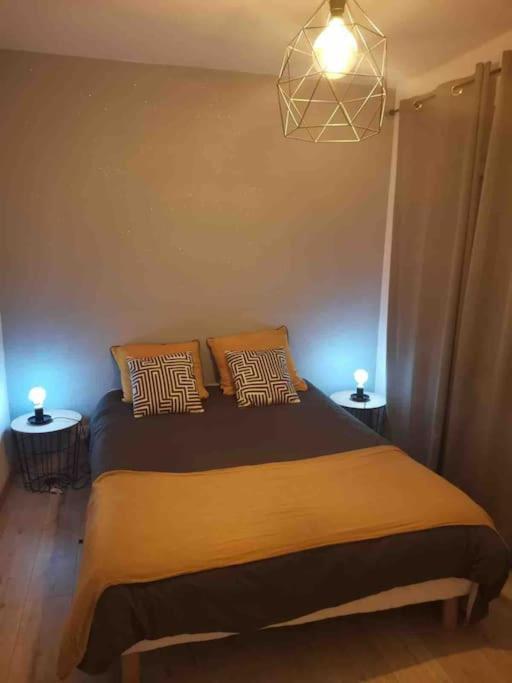 Charmant Appartement Au Calme Bourg-en-Bresse Exteriör bild